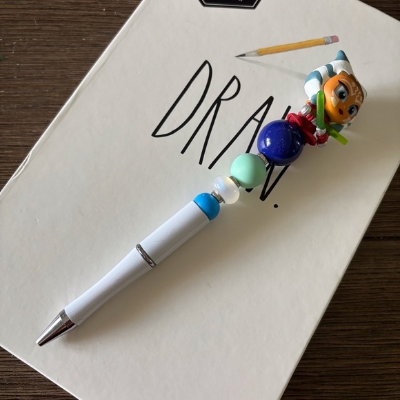 Disney Doorables: Star Wars: Ahsoka Tano handmade beaded pen - Picture 2 of 3